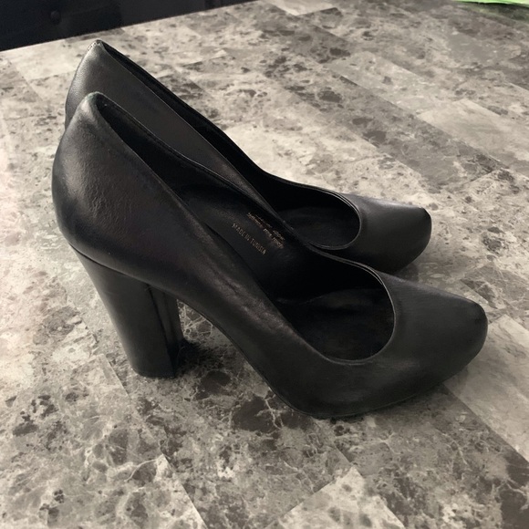 Le Chateau black heels size 9 like new - Picture 3 of 8